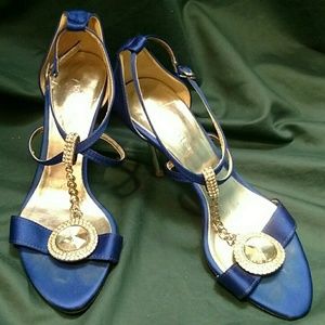 Rhinestone accent fashion pumps